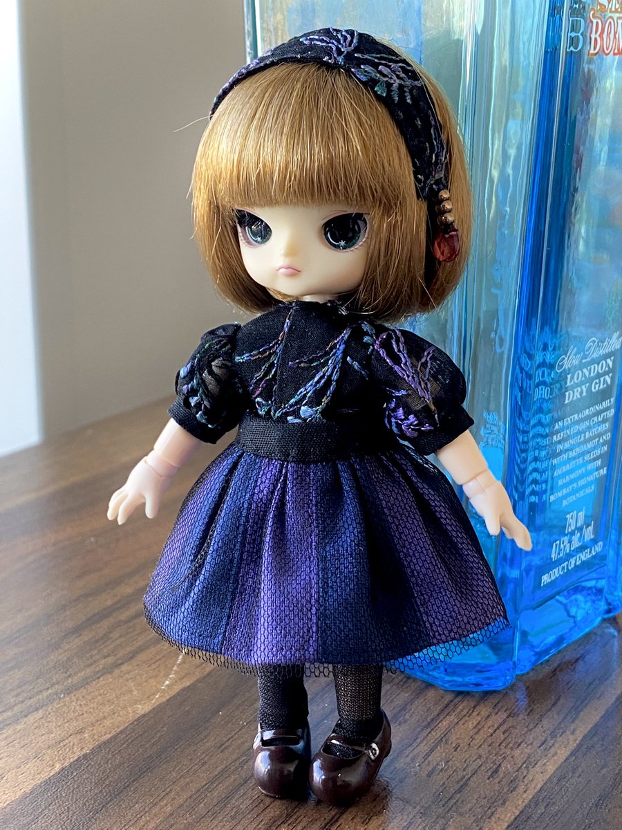 Onatsu_factory's tweet photo. お久しぶりですTorteOperaお夏です(o^^o)
久々に制作の時間が取れたので、約１年ぶりに新作が完成しました🙌スカートは少々手間が掛かりますが、縫い合わせでストライプにしています。3月中に販売出来るよう明日から量産頑張りますー！🌌
#TorteOpera #オビツ11 https://t.co/AyO2qt2Hrr