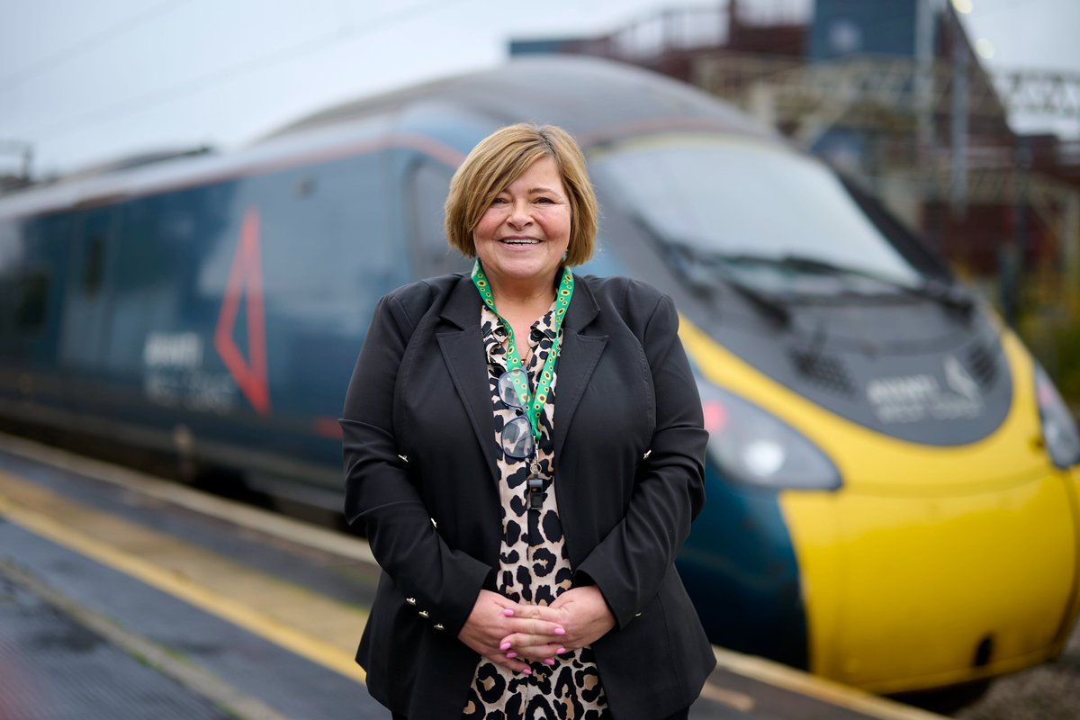 Rail Technology Magazine (@thertmnews) on Twitter photo 🚂 Celebrating 35 Years of Dedication! 🚂
Karen Grimshaw, <a href="/AvantiWestCoast/">Avanti West Coast</a> Station Manager at Stockport, retires after an incredible 35-year career in the railway industry. Her journey from carriage cleaner to inspiring leader is truly remarkable! 🌟
👉 Read more about Karen's 🚂 Celebrating 35 Years of Dedication! 🚂
Karen Grimshaw, <a href="/AvantiWestCoast/">Avanti West Coast</a> Station Manager at Stockport, retires after an incredible 35-year career in the railway industry. Her journey from carriage cleaner to inspiring leader is truly remarkable! 🌟
👉 Read more about Karen's