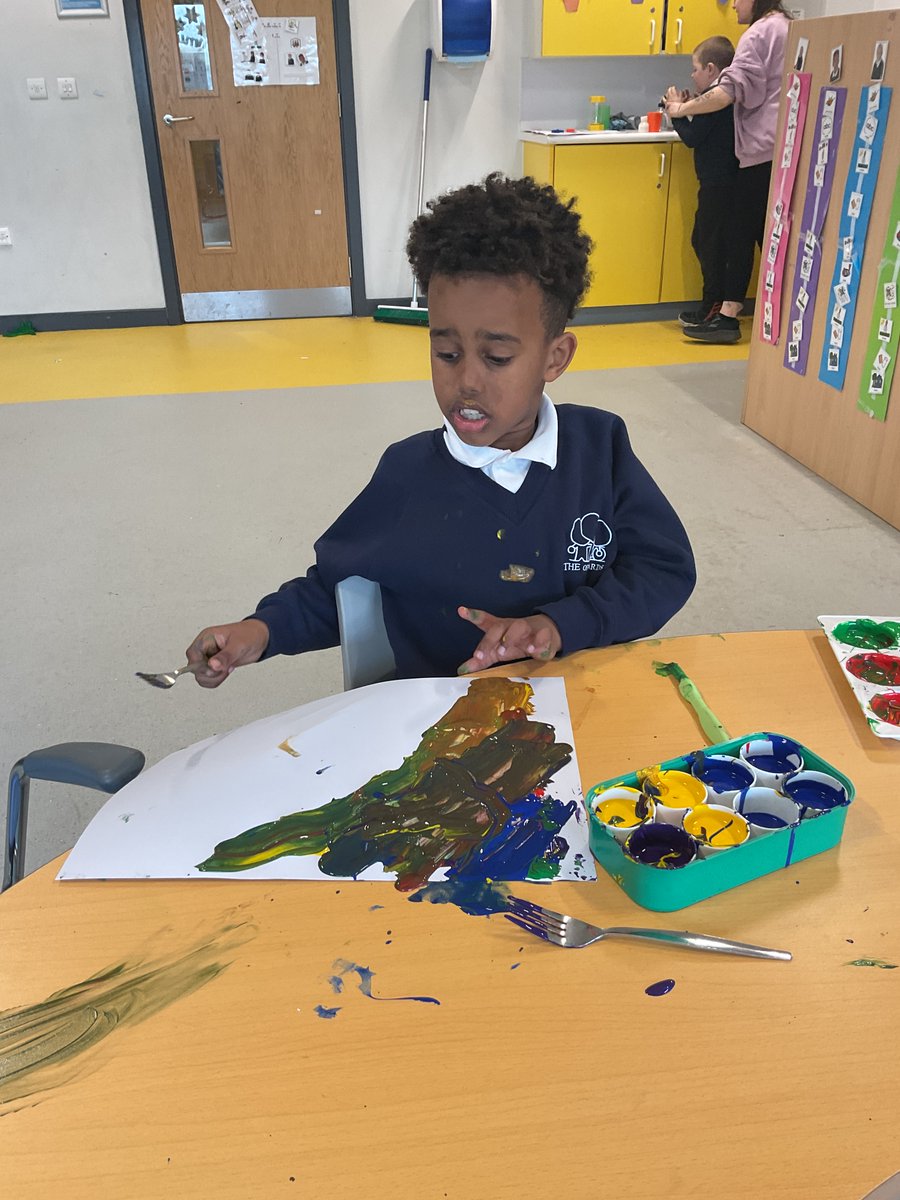 Orchards_School's tweet photo. Spring is in the air at Meadows 3! 🌷✨ We kicked off the season with some colorful tulip art to celebrate the sunshine. #SpringVibes #TulipArt #MyCreativity @BrightFuturesET https://t.co/u7rLiCqzOe