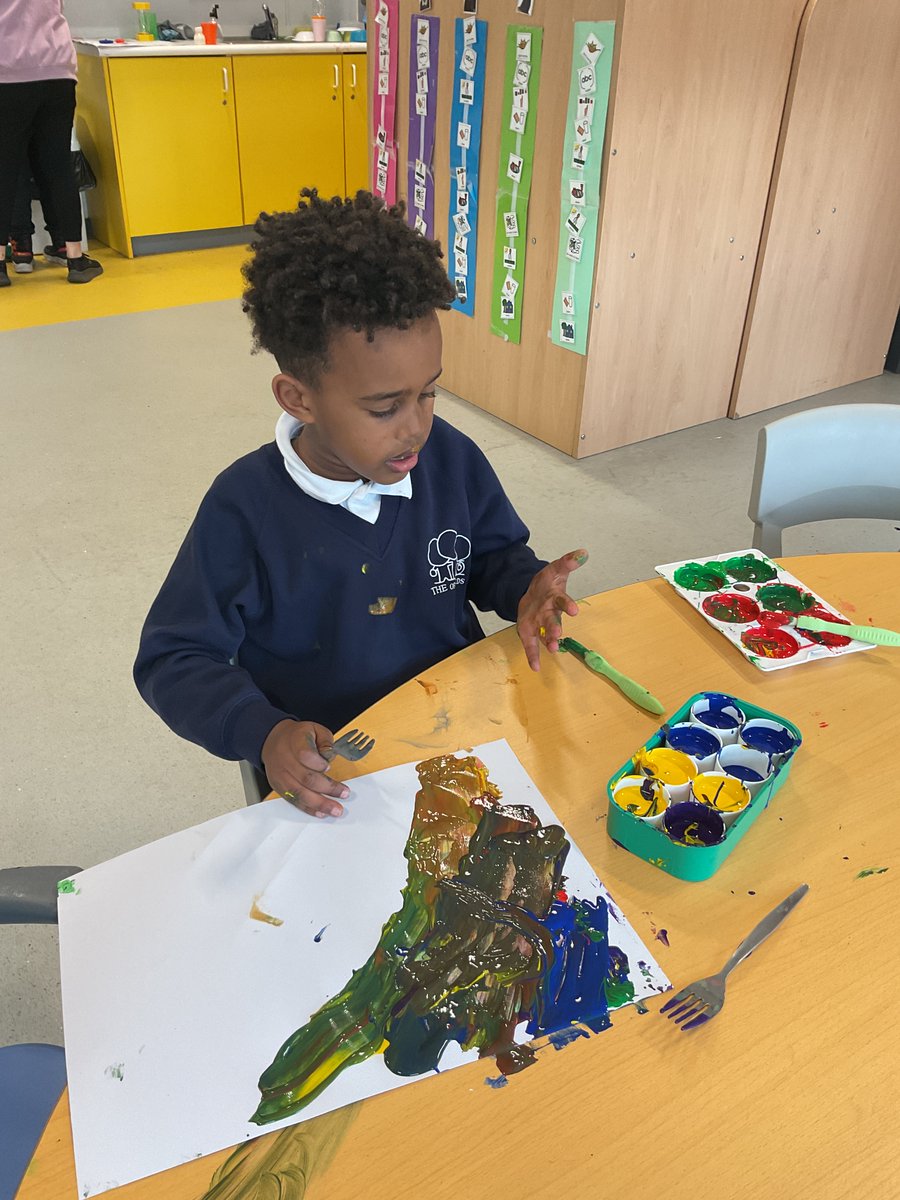 Orchards_School's tweet photo. Spring is in the air at Meadows 3! 🌷✨ We kicked off the season with some colorful tulip art to celebrate the sunshine. #SpringVibes #TulipArt #MyCreativity @BrightFuturesET https://t.co/u7rLiCqzOe