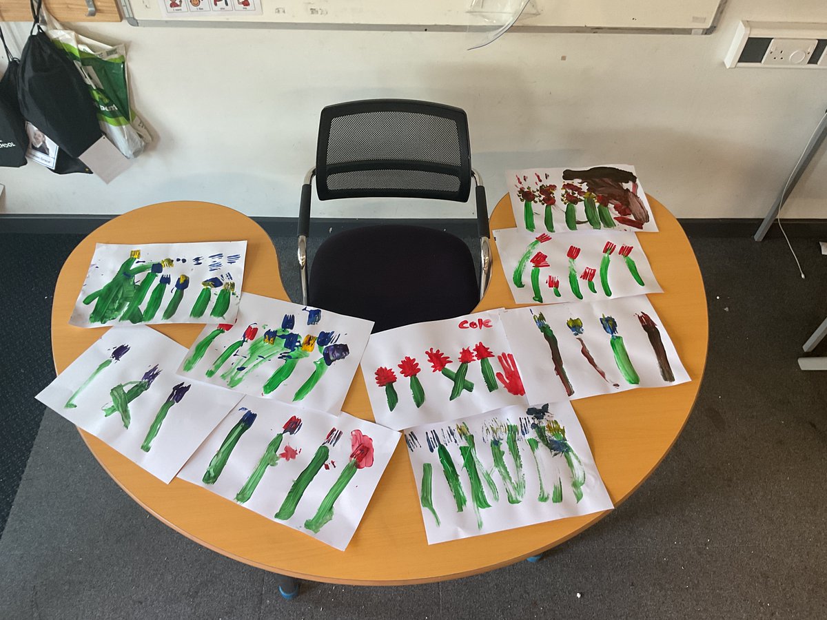 Orchards_School's tweet photo. Spring is in the air at Meadows 3! 🌷✨ We kicked off the season with some colorful tulip art to celebrate the sunshine. #SpringVibes #TulipArt #MyCreativity @BrightFuturesET https://t.co/u7rLiCqzOe