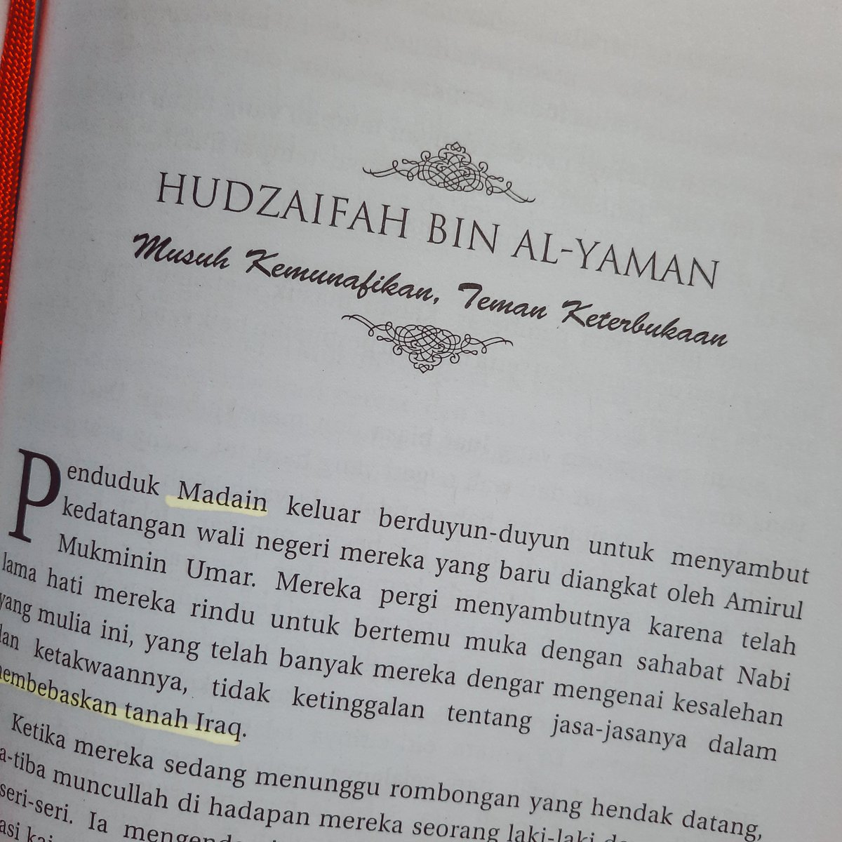 Day 17

~Hudzaifah Bin Al-Yaman~
Hudzaifah seorang pejuang yang telah membebaskan tanah Iraq. Pada Perang Nahawand, ia berperan sebagai komandan dari tentara Kufah. Ia memiliki keahlian dalam membaca tabiat dan air muka seseorang.

#1Hari1Sahabat