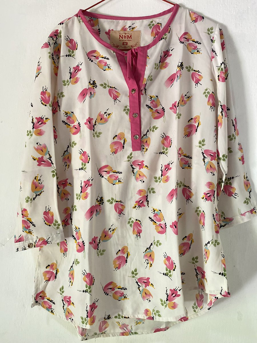 amyseza's tweet photo. preloved murah ajaa 20rb an bisa lewat🍊, dm yaaa https://t.co/KIkO1y6Ow3