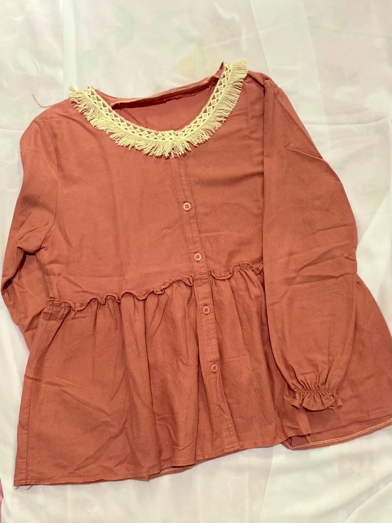 amyseza's tweet photo. preloved murah ajaa 20rb an bisa lewat🍊, dm yaaa https://t.co/KIkO1y6Ow3