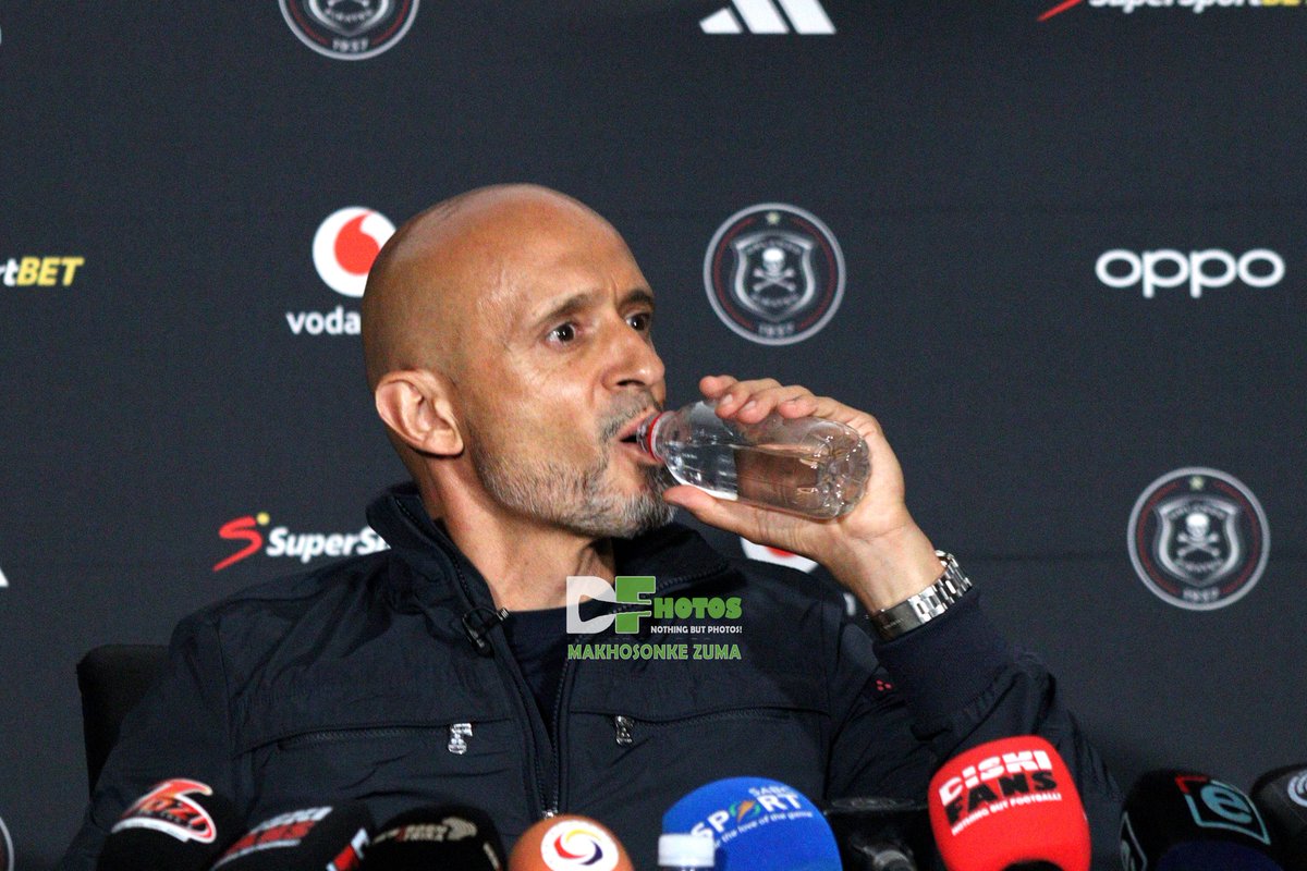 diskifhotos's tweet photo. #BetwayPrem Post-Match Press Conference with Mamelodi Sundowns coach Miguel Cardoso after the 2-1 defeat against Orlando Pirates at FNB Stadium in Johannesburg on Sunday, 16 March 2025. #DiskiFhotos #MiguelCardoso #MamelodiSundowns #Johannesburg #FNBStadium #KaBoYellow https://t.co/JFYxX5KiIR