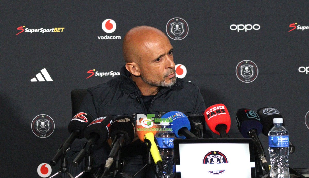 diskifhotos's tweet photo. #BetwayPrem Post-Match Press Conference with Mamelodi Sundowns coach Miguel Cardoso after the 2-1 defeat against Orlando Pirates at FNB Stadium in Johannesburg on Sunday, 16 March 2025. #DiskiFhotos #MiguelCardoso #MamelodiSundowns #Johannesburg #FNBStadium #KaBoYellow https://t.co/JFYxX5KiIR