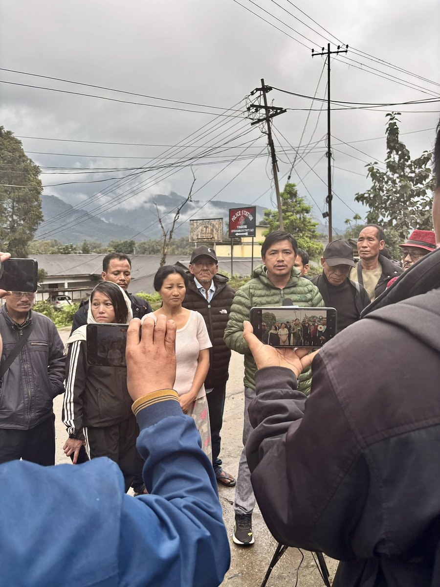 Ebo_Mili_Linggi's tweet photo. At Yingkiong Police station, typical fear psychosis tactics. Baseless summons for harassment. The higher ups are misusing the Police machinery for the Dam developers. These old farmers and those protesting against the Siang mega dam have been through a lot. https://t.co/DOgxeqQQSk