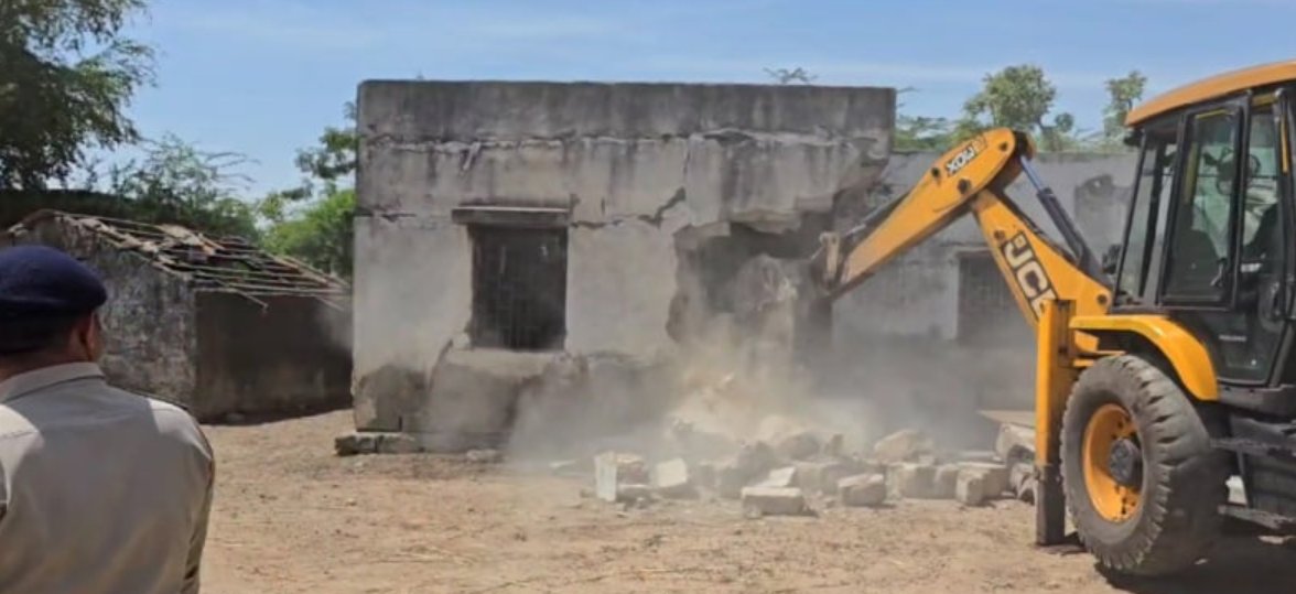 Demolition action against illegal encroachment by notorious criminal Haji Traya in Kutch