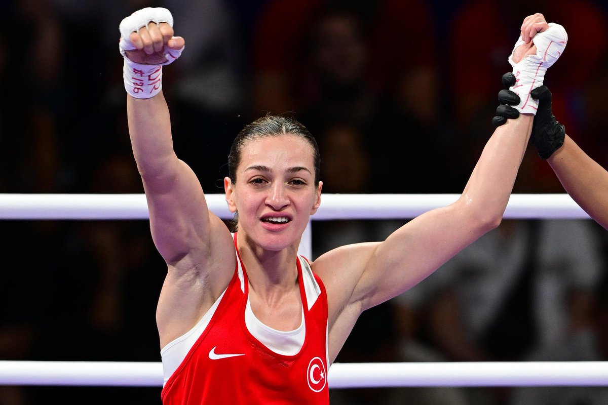 Sırbistan’da düzenlenen Dünya Kadınlar Boks Şampiyonası’nda Dünya Şampiyonu olan Busenaz Sürmeneli’yi ve Dünya İkincisi olan Buse Naz Çakıroğlu’nu yürekten tebrik ediyorum! 

Milli sporcularımızla her daim gurur duyuyoruz. 🇹🇷