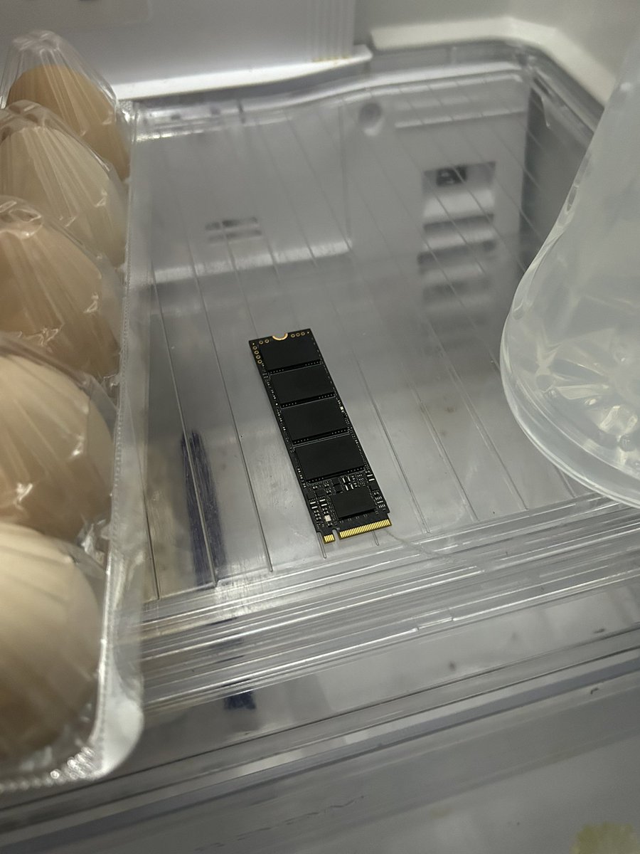 求む！
一瞬だけでも
壊れたSSDのデータが読める裏技！

とりあえず冷蔵庫で冷やしてる