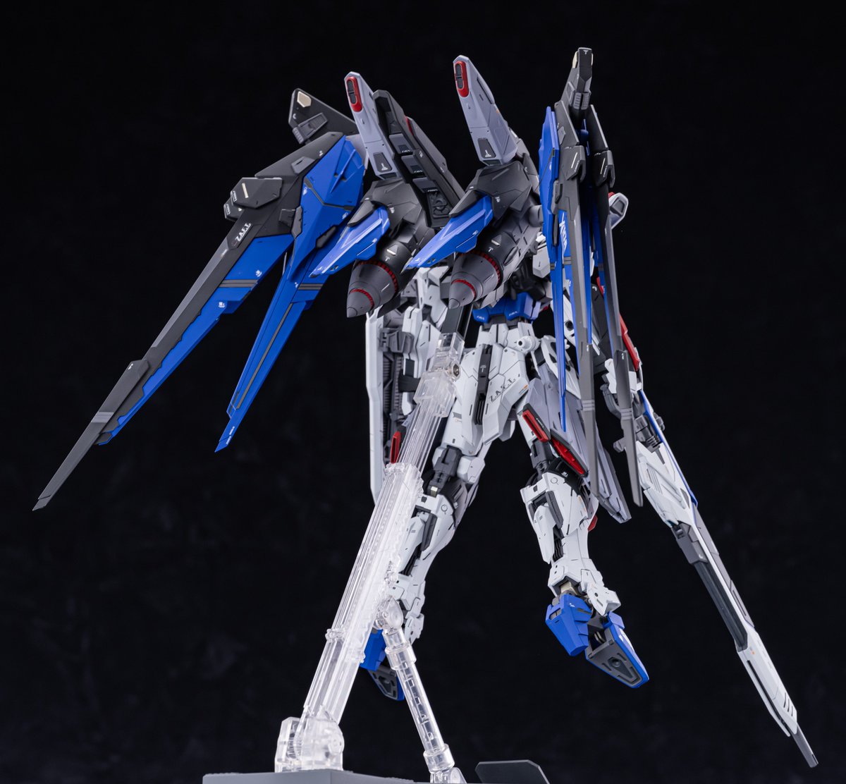 プロト・フリーダム

完成しました！

2.0のフリーダムをベースに、過積載でまだ洗練されていない、ゲイツ改とフリーダムのミッシングリンクとなる試作機をコンセプトに制作しました。

#ISPWC2025