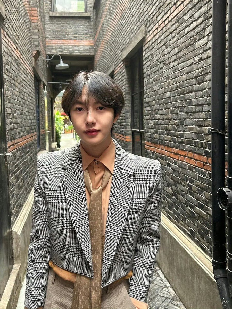renjuns323's tweet photo. i m obsessed he’s such a DIVA https://t.co/pGqMFAojJO