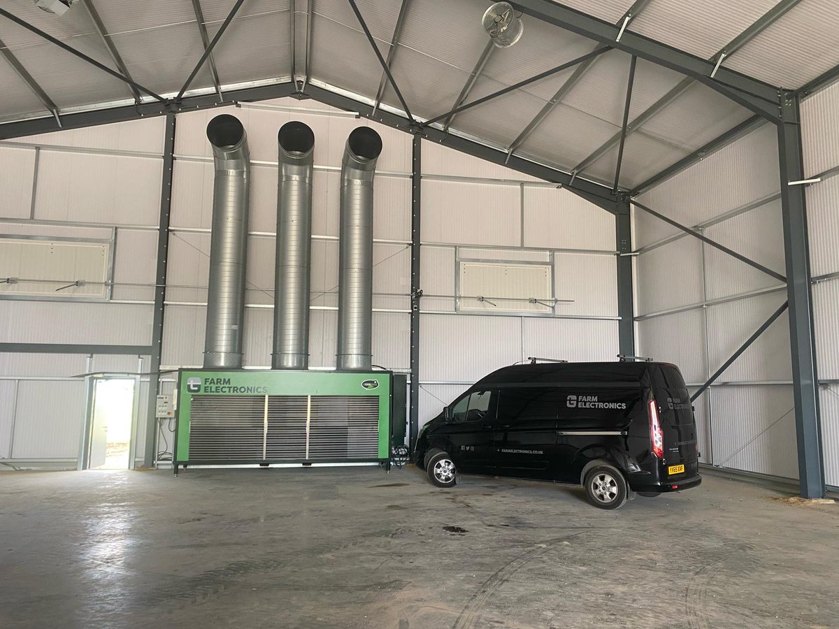 ElectronicsFarm's tweet image. Throwback to an installation last year! One of our longstanding customers moving onto the next generation technology in this 1,350t box potato refrigerated store with ambient equipment. #potatostore #cropstorage