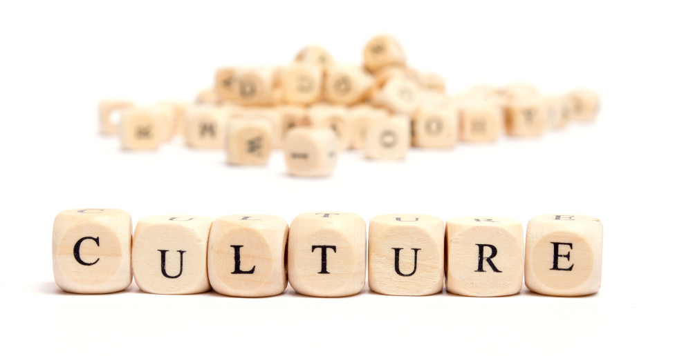 Retrouvez la 18ème page de l'"Info'Culture" 2024-2025 du <a href="/Lycee_Poincare/">Lycée Henri Poincaré</a>, sur shorturl.at/8Fdx7 #culture <a href="/daac_nancy_metz/">Sophie Renaudin #EAC #lecture #oral #territoires</a>