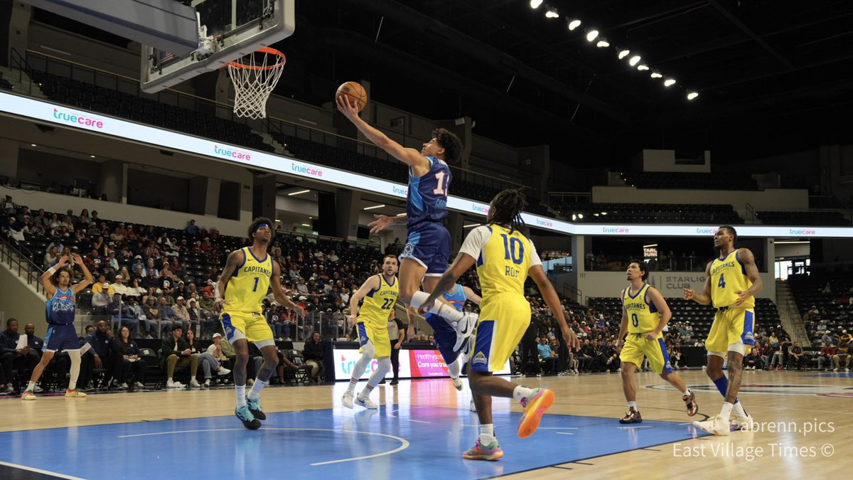 SD_SportingNews's tweet photo. San Diego Clippers lose to Mexico City Capitanes 113-106

@sandiego_clips recap via @MaxMont19... photos by @BrennerAaron #EVT 

 https://t.co/nMlhf5ZNRi https://t.co/oFgox9EiES