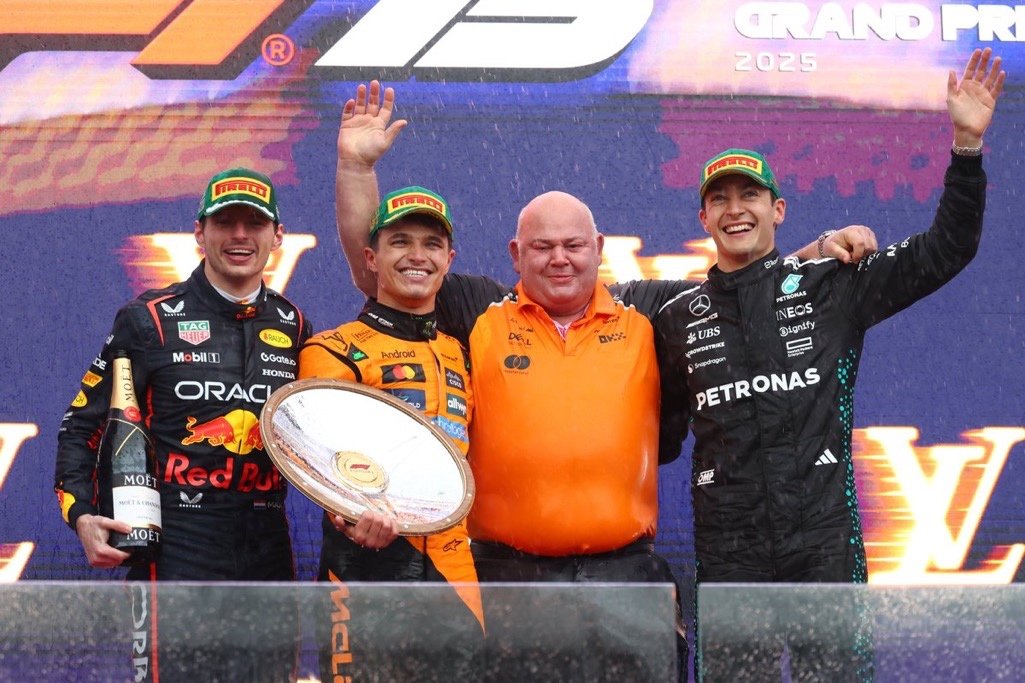 bradshaw877's tweet photo. What a race! At one point, there was complete chaos and in a way I couldn't understand, Norris became the leader again. I wish there were exciting races like this every week!

#F1 #Formula1 #LandoNorris #MaxVerstappen #GeorgeRussell #AustralianGP https://t.co/xlafBRXeOe