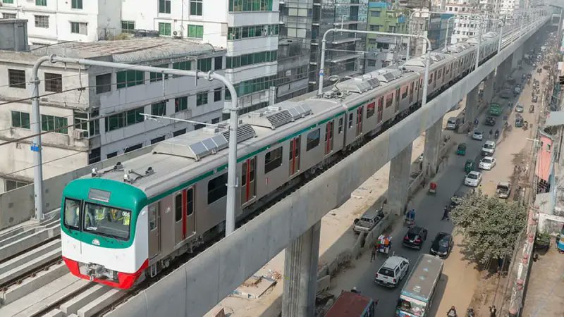 কর্মবিরতিতেও চলছে মেট্রোরেল, টিকিট ছাড়াই করা যাচ্ছে ভ্রমণ