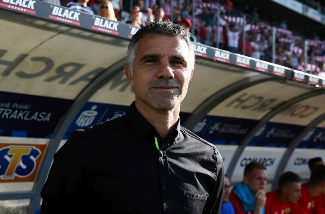 Adipolibro__'s tweet photo. Kerala Blasters are set to announce their new head coach by March 24, with Italian coach Gino Lettieri among the shortlisted candidates, according to @mathrubhumi #KBFC https://t.co/1IQ5bqAzA6