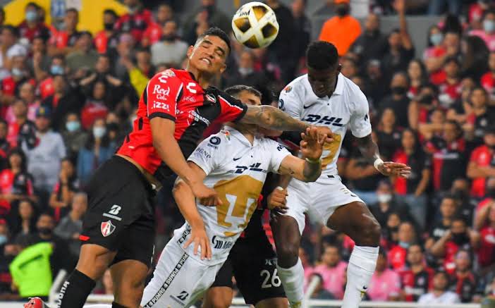 Primera vez que un equipo declara en contra del arbitraje? Nos echamos la soga al cuello? 

Yo los banco <a href="/PumasMX/">PUMAS</a> 

Dejen aquí evidencia del ínfimo arbitraje que tiene esta Liga, empiezo yo:  

Prohibido olvidar