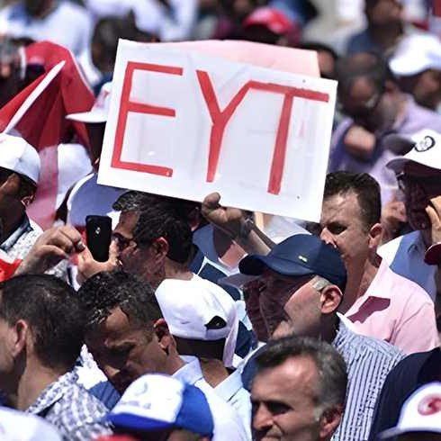bpthaber's tweet photo. Dünyanın en genç emeklileri olan ülke Türkiye oldu. Ortalama emeklilik yaşı 48'e kadar düştü. https://t.co/dhW3pwvAWW