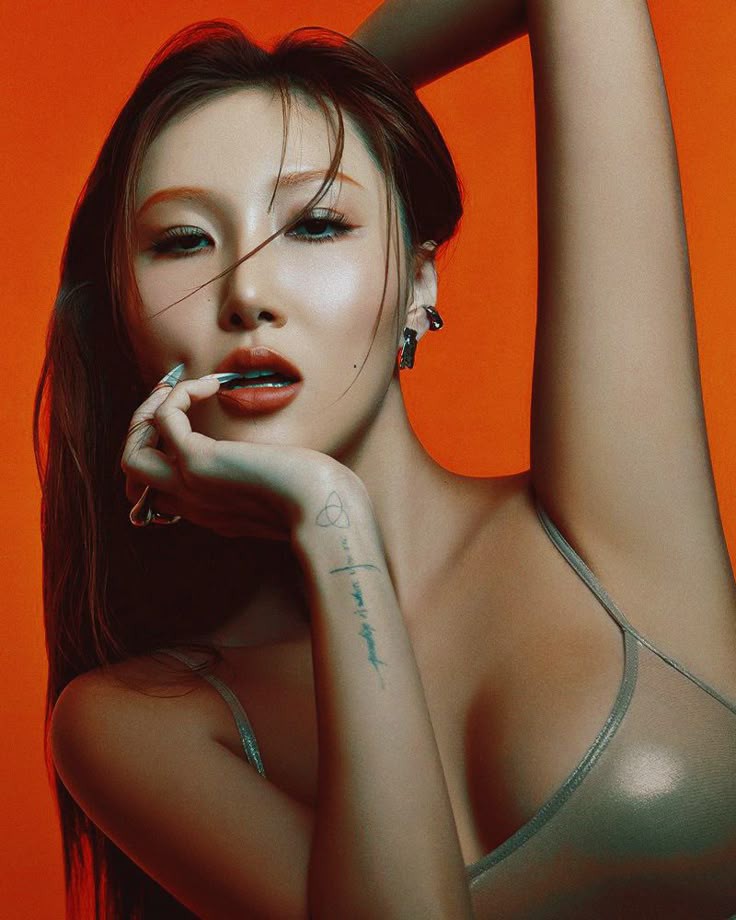 Thread of outfits Hwasa wore during her 1st solo world tour - Twits 
(ongoing)