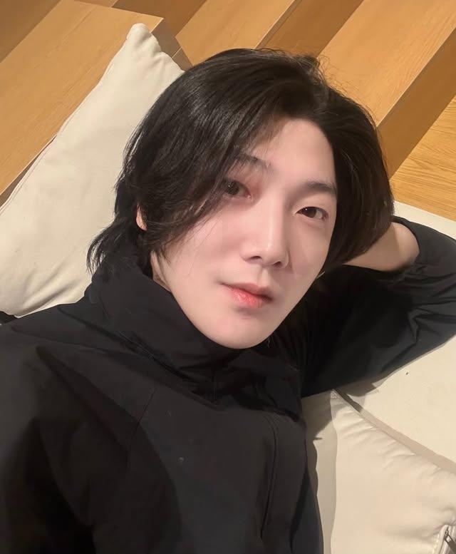 Hungry, hot, lazy to move, just staring at this photo— the perfect Monday combo 🛌🏻💤🧘🏻