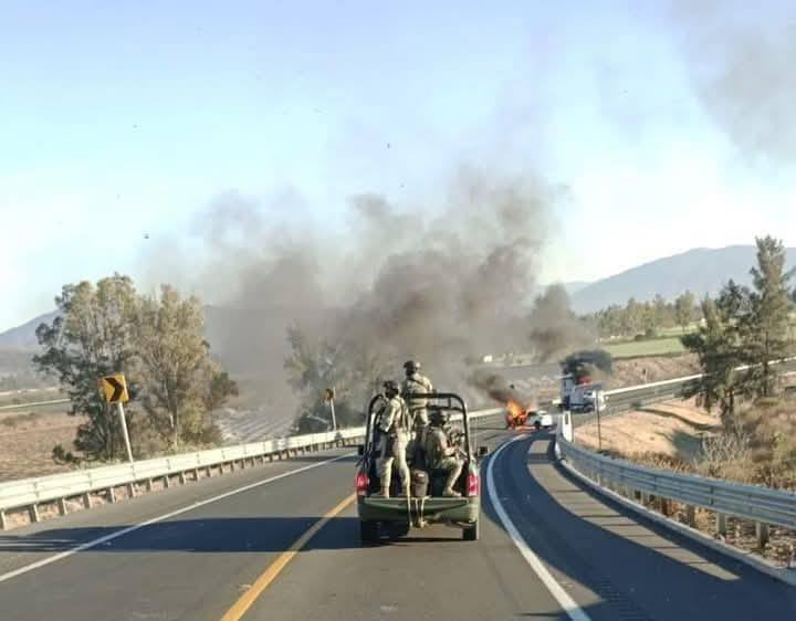 JaliscoRojo's tweet photo. El Ejército se enfrento al CJNG en la localidad Guadalupe del Lerma, municipio de La Barca, Jalisco. La ofensiva criminal se trasladó a Michoacán, donde la organización criminal emboscó a los militares en Tanhuato y a la Guardia Civil en La Piedad,  integrantes del CJNG, https://t.co/qM0gC2S53x