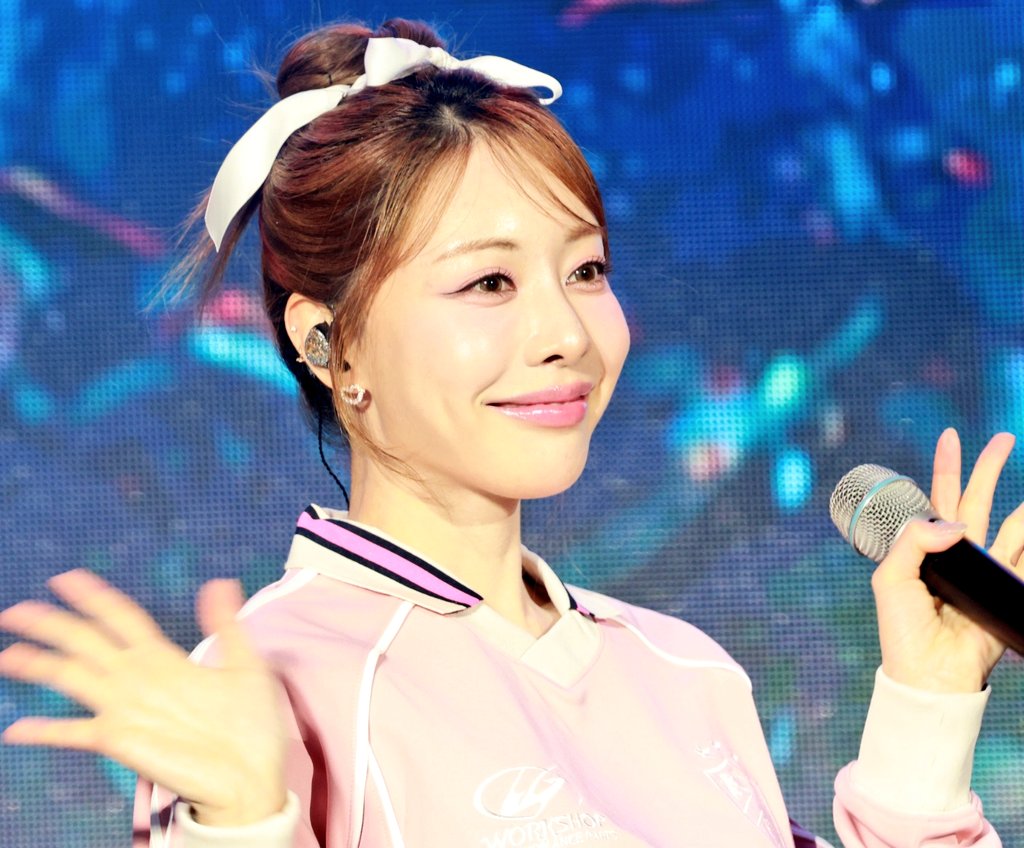 BBGIRLSV2's tweet photo. #브브걸 #BBGIRLS 
#홍은지 #은지
250315 토 
STAGE 하남
브브걸 은지 https://t.co/ninEHhtlUl