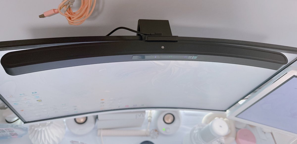 Siotaso's tweet image. Quntis様(@QuntisO )よりから提供して頂きました。
【モニターライト湾曲型リモコン付き自動調光】

強すぎない光とライト自体角度も調節しやすいので目に光が直接当たらないのが長時間のデスクにかなり良い！

Amazon→amzn.asia/d/d7YYpQ8

@QuntisO
#quntis
#monitorlight
#desksetup