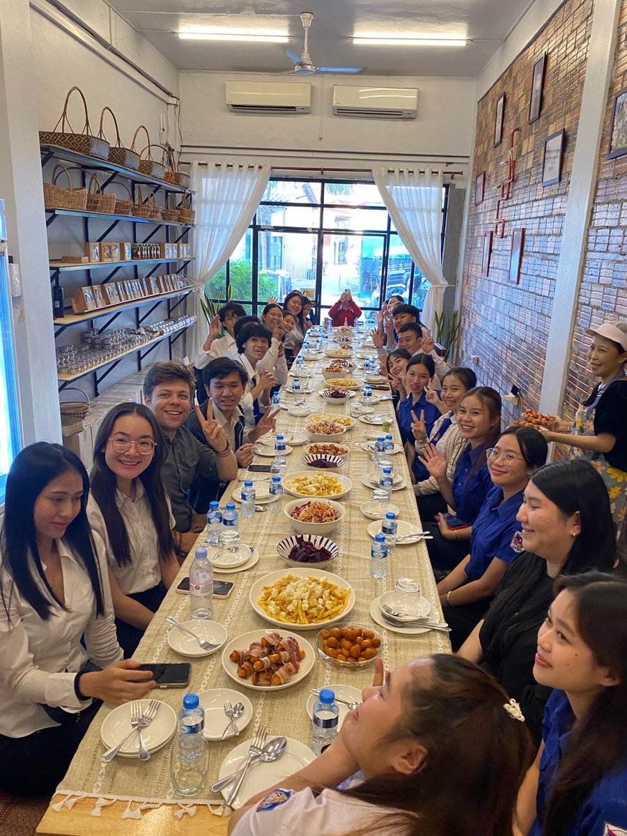 To celebrate Francophonie Month, we partnered with Pie My Love to host an Atelier Culinaire! Thirty students from the National University of Laos learned how to make desserts in French and enjoyed Québécois treats such as poutine, meat pies, pecan pies, and much more. A delight!