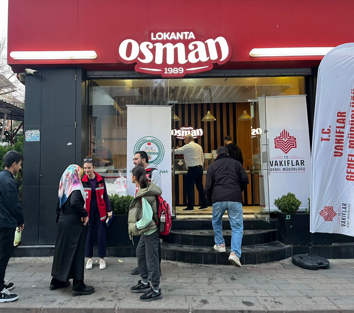 Dünya Yetimler Günü vesilesiyle, Siirt Sosyal Hizmet Merkezi ekiplerimiz Hacı Hüseyin Ağa Vakfı tarafından düzenlenen İftar Programında, ebeveyn kaybı yaşamış çocuklarımız ve kıymetli anneleriyle bir araya gelerek+++
<a href="/Dr_KemalKzlkaya/">Dr. Kemal KIZILKAYA</a>
<a href="/MahinurOzdemir/">Mahinur Özdemir Göktaş</a>