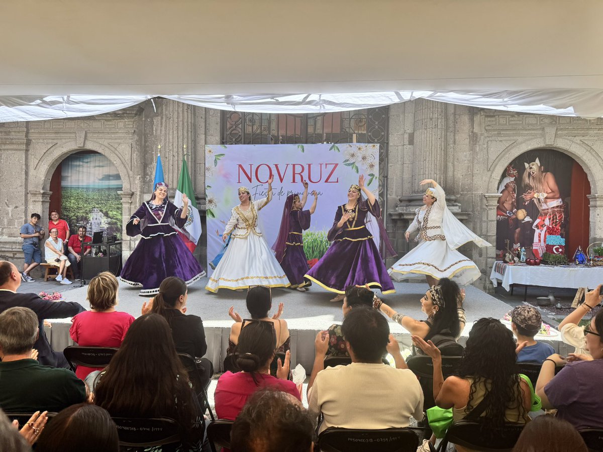 MATalibli's tweet photo. Es una alegría especial celebrar una festividad tan querida, colorida y cálida como #Novruz — la fiesta de primavera—con miles de visitantes del Museo Nacional de Culturas del Mundo @MuseoCulturas @INAHmx en la Ciudad de México #CDMX , un lugar verdaderamente histórico y majestuoso. 

Quisiera extender mi agradecimiento a la directora del museo Antropóloga Alejandra Gómez Colorado, y su equipo por su invaluable apoyo, que contribuyó al absoluto éxito del evento. También estoy agradecido al Excmo. Embajador @OctavioTripp , Director General para Europa en la @SRE_mx , por su amable participación. 

Fue un gran honor compartir la rica cultura y tradiciones azerbaiyanas 🇦🇿, y nos alegró ver a los visitantes disfrutando de nuestra gastronomía, dulces tradicionales de Novruz, así como participando en los juegos de primavera y danzas típicas. 
¡Feliz Novruz! ¡Novruz Bayramınız Mübarək!