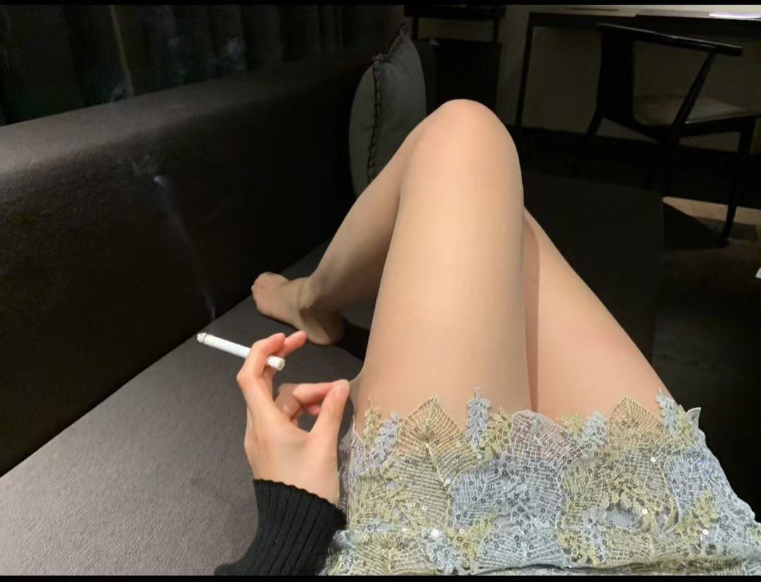 xiaomaoni06's tweet photo. 谁TMD偷了我的电子烟？ https://t.co/OvOgN6tftI