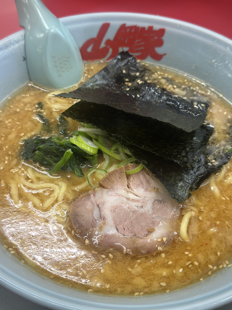 OFR482's tweet photo. @KERO2021CAMP わたしも…立ち寄って帰りましたw
ご紹介いただいた通り「かため、こいめ、おおめ、背脂変更」でキマリマシタ！！
美味しかったー❤️ https://t.co/KZBbLfPV4C