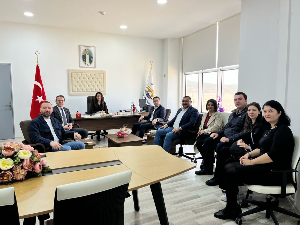 kesansyo's tweet photo. Keşan Ticaret ve Sanayi Odası Yönetim Kurulu Başkanı İsmail ŞAPÇI ve ekibi Yüksekokulumuz Müdürü Doç. Dr. Manar ASLAN ve Müdür Yardımcısı Dr. Öğr. Üyesi Özen Esra KARAMAN'ı 14 Mart Tıp Bayramını kutlamak üzere ziyaret etti.

https://t.co/UxMKRKPuqB https://t.co/FmhHNTv2eA