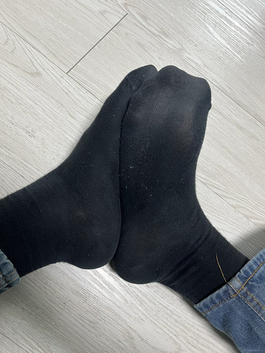 hogumi01234's tweet photo. 일주일이 넘은 검정양말..

냄새 엄청나네 먹을사람ㅎ

#양말 #검정양말 #검은양말 #발냄새 #발 #남자발 #게이 #ㄱㅇ #흰양말 #페티쉬 #양말페티쉬 #맨발 https://t.co/8or3bjPT5x