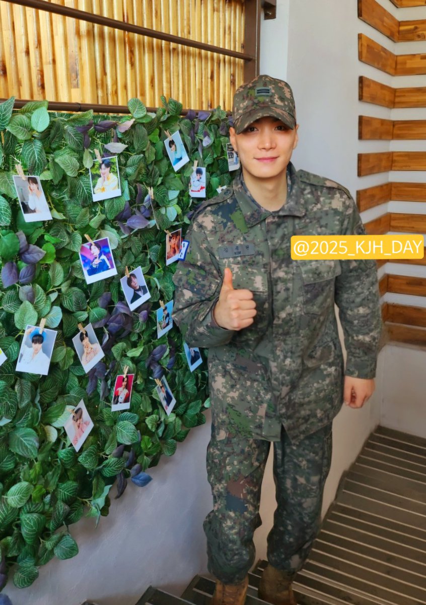 🗓250317 ᜊ๑' ꇴ '๑ᜊ
TO. 앤유       
               FROM. 종현
오늘 종현이가 이벤트 카페 방문 했다고 합니다. 사장님이 사진을 보내주셔서 공유합니다.
- ̗̀٩(֊ ̫֊ ۶)໒꒱ ̖́- 잘 지내고 있다고 하니 우리도 건강히❤︎
#김종현 #kimjonghyeon 
⋆4중대인원수량만큼가져감