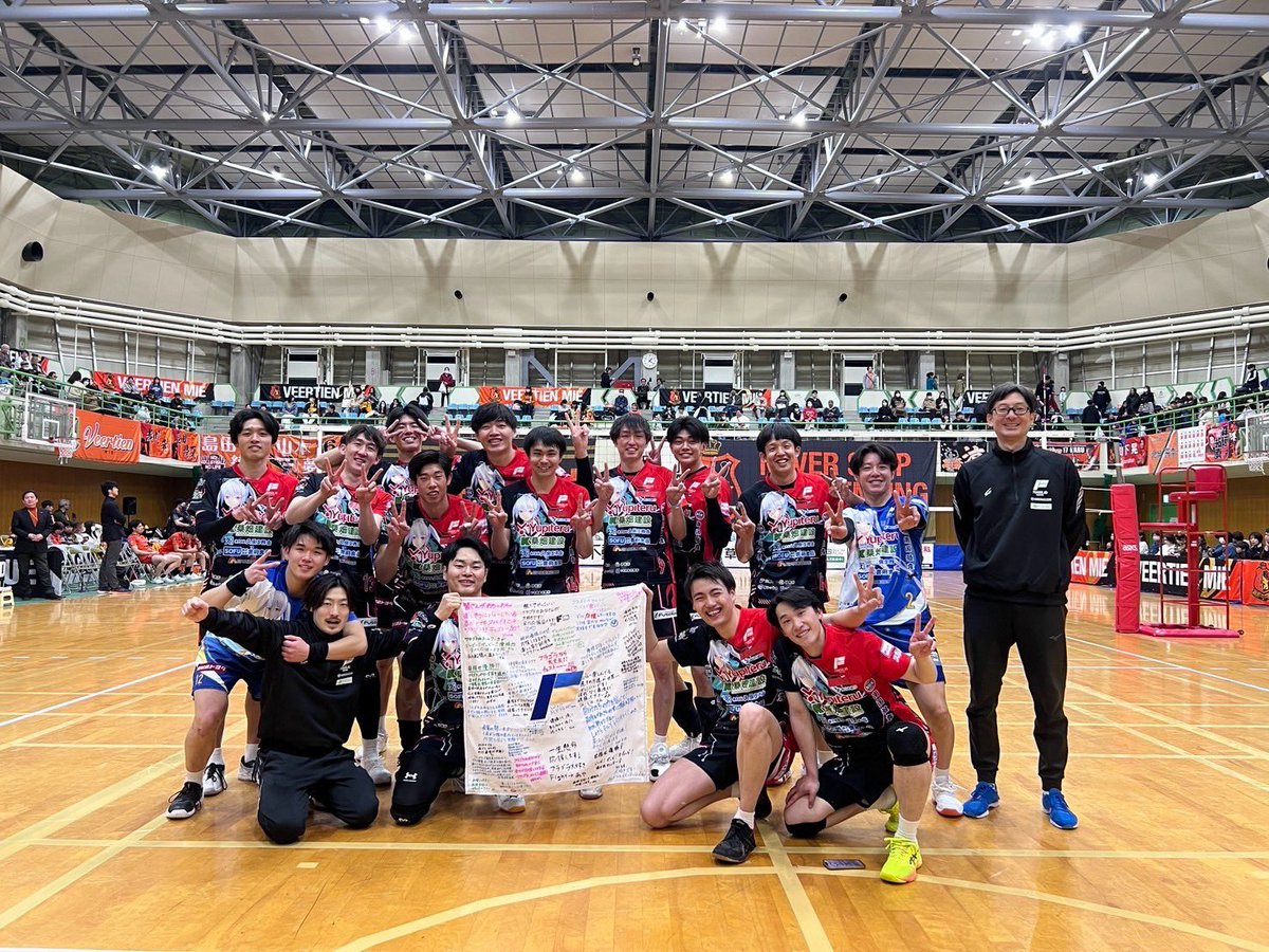 _a012y_'s tweet photo. 22.23！
両日フルセットの激闘の末プレーオフ進出決まりましたぁ！
残すは串木野大会2連勝して西地区1位通過🥇
残りの期間精一杯頑張ります💪

#フラゴラ
#フラーゴラッド鹿児島
#ユピテル
#vリーグ https://t.co/3791Q2jA2g