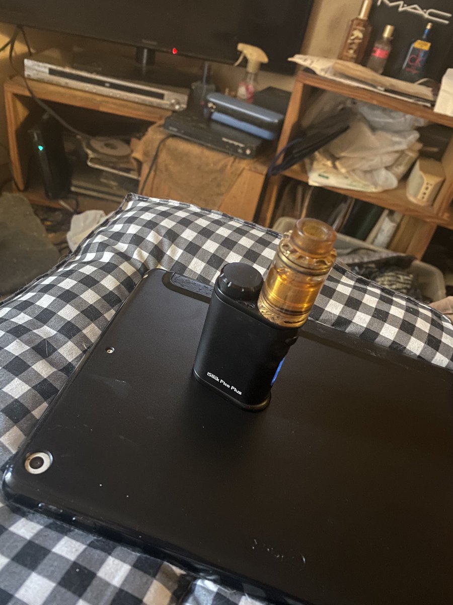 rrume0610's tweet photo. #vape #samuraivapors #Taiji
#pico #再開 #av #Kennedy
3年振りにvape再開します！
samuraiさんよろしくお願いします😊先ずはpicoから再開します。TaijiやavやKennedyやVGODや沢山のアドマイザーを綺麗にしないと💦 https://t.co/vvMmg3GKtT