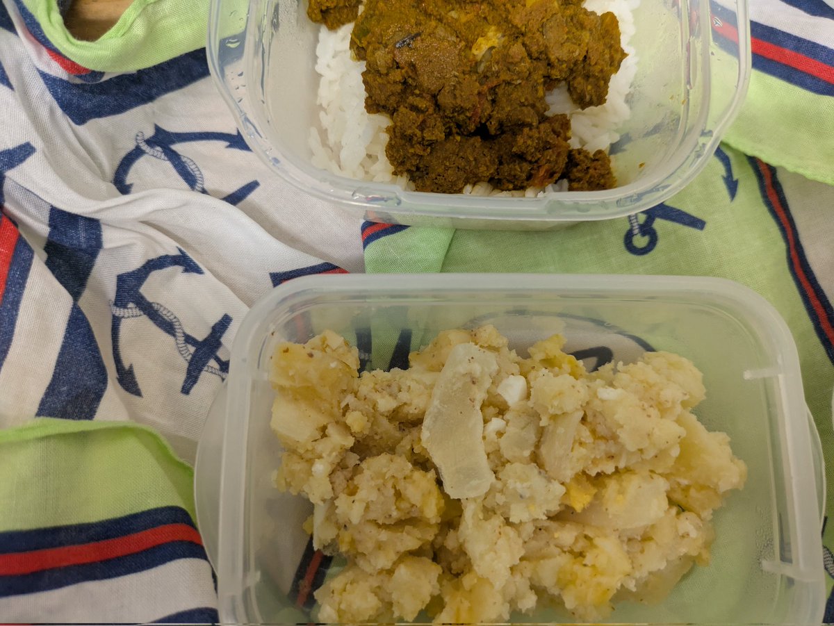 cinamon52688970's tweet image. 無水カレー175日目🍛🍛
#ダイエット垢さんと繋がりたい 
#ダイエットのモチベーション 
#ダイエット一緒に頑張ってくれる人RT 
#ダイエッターさんと繋がりたい 
#ダイエット仲間募集中 
#無水カレー
#ポテト
#じゃがいも
#メークイン
#玄米
#ジャスミン米