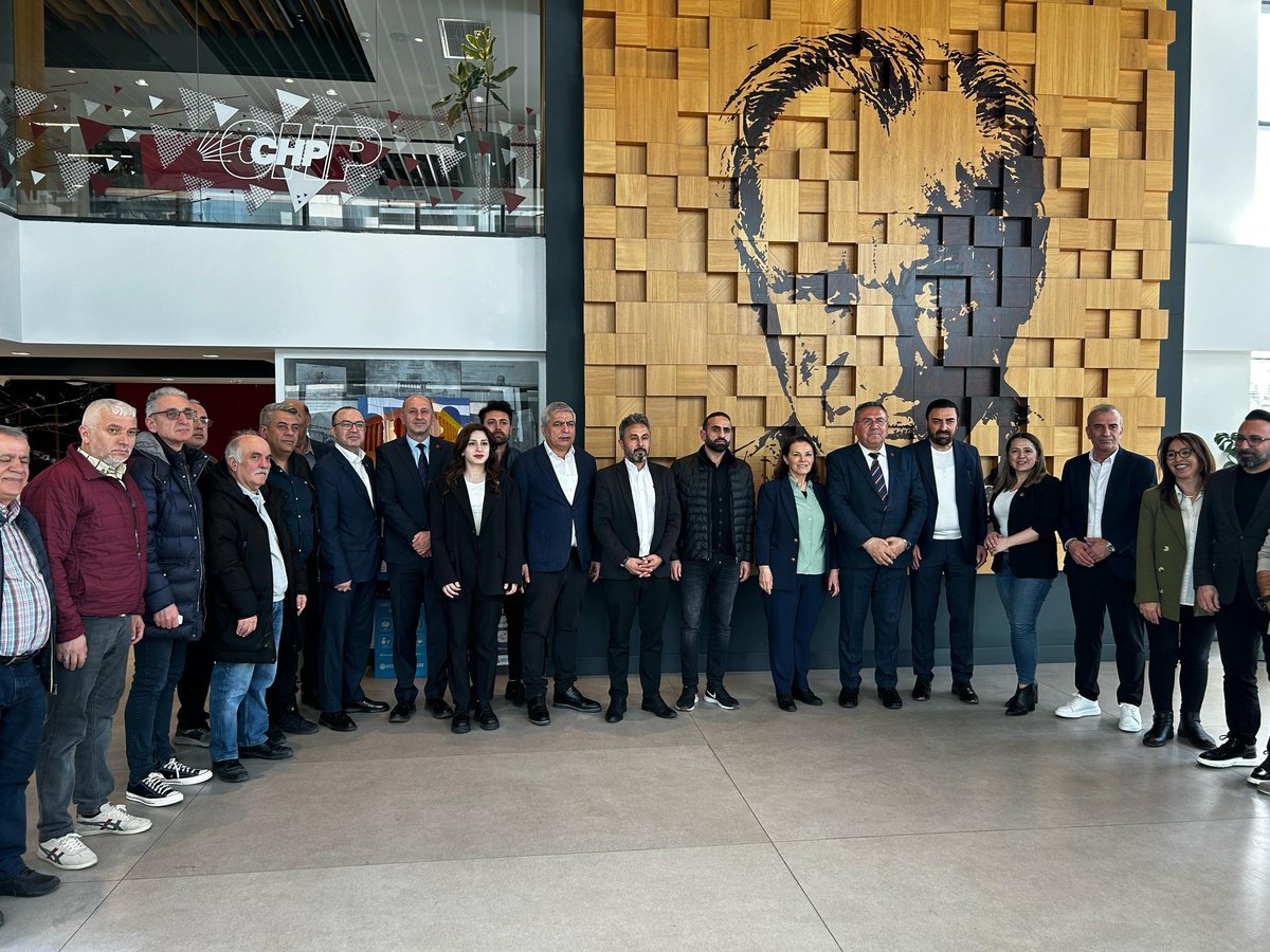 AHMETBAYLAN2's tweet photo. 15 Mart 2025 tarihinde cumartesi günü  2. bölge ve  3. Bölge federasyon  ve konfederasyon başkanlarımız ile il binamızda toplantımızı gerçekleştirdik. Katılım sağlayan bütün başkanlarıma teşekkür ediyorum.
Özgür Çelik 
CHP İstanbul İl Başkanlığı https://t.co/4SXQbOU6af