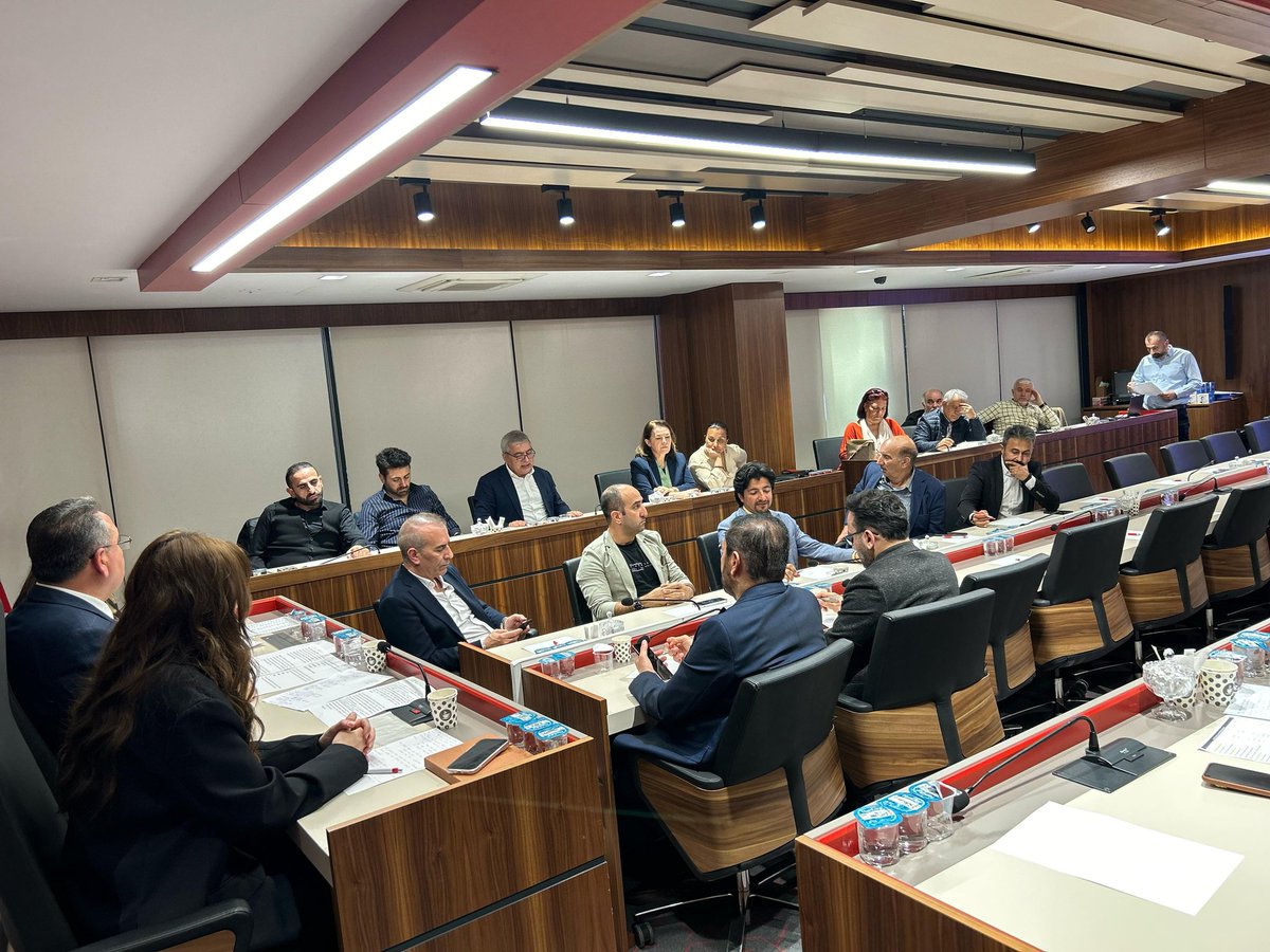 15 Mart 2025 tarihinde cumartesi günü  2. bölge ve  3. Bölge federasyon  ve konfederasyon başkanlarımız ile il binamızda toplantımızı gerçekleştirdik. Katılım sağlayan bütün başkanlarıma teşekkür ediyorum.
Özgür Çelik 
CHP İstanbul İl Başkanlığı