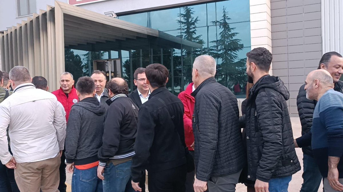 Kaynak Tekniği işçileri 43 günlük grevin ardından kazandılar...

Merkez yöneticilerimiz omuz omuza kararlılıkla 43 günlük #GREV’i kazanımla sonuçlanan Kaynak Tekniği işçileri ilk vardiya buluştu.

Sendikamızın Genel Başkanı Özkan Atar ve Genel Eğitim Sekreteri Özcan Atmaca, Gebze