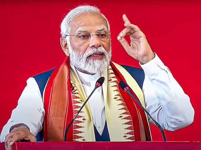 Altamash_3412's tweet photo. Modi wants to capture the land of Muslims and wants to grab it by any means.

If we all do not raise our voice against Modi &amp; RSS, then these people will snatch our lands.

That is why all Muslims should raise their voice against this black law of Modi

#RejectWaqfBill वक्फ बोर्ड https://t.co/RCeI4XFy8L
