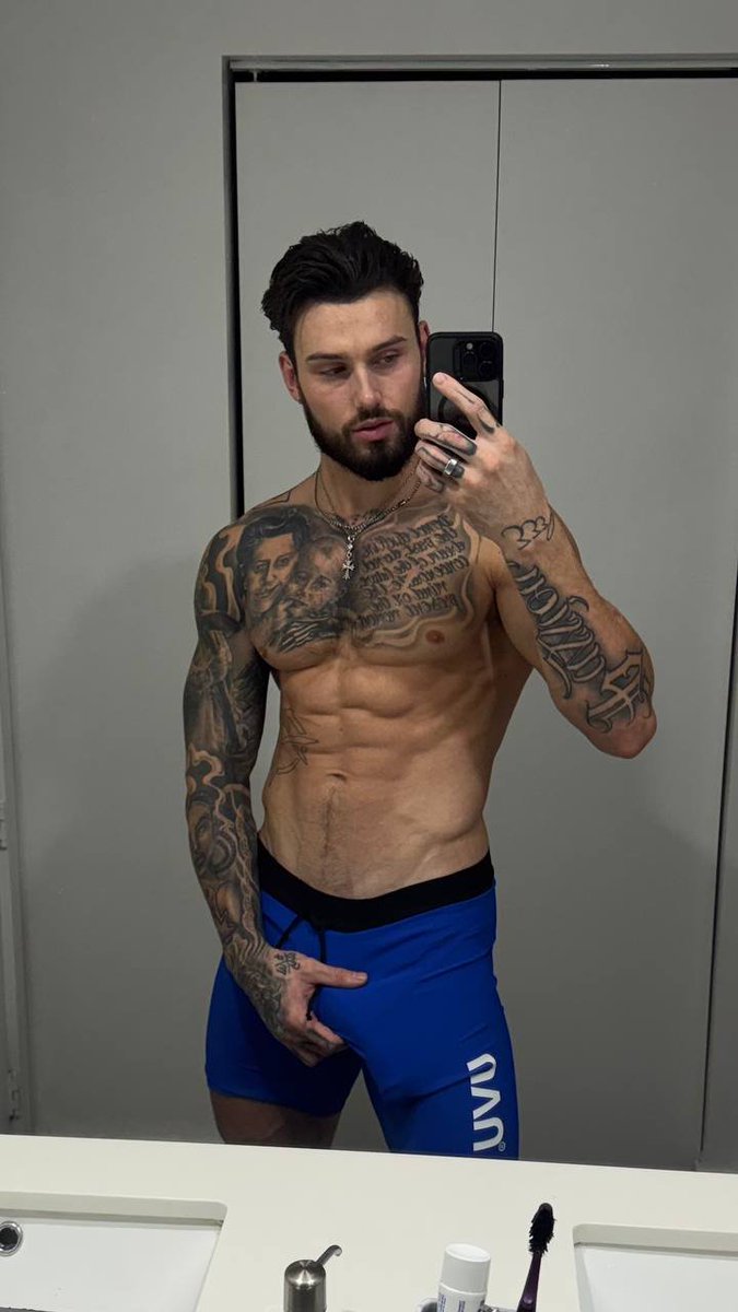 reply hi for a suprise pic in ur dms