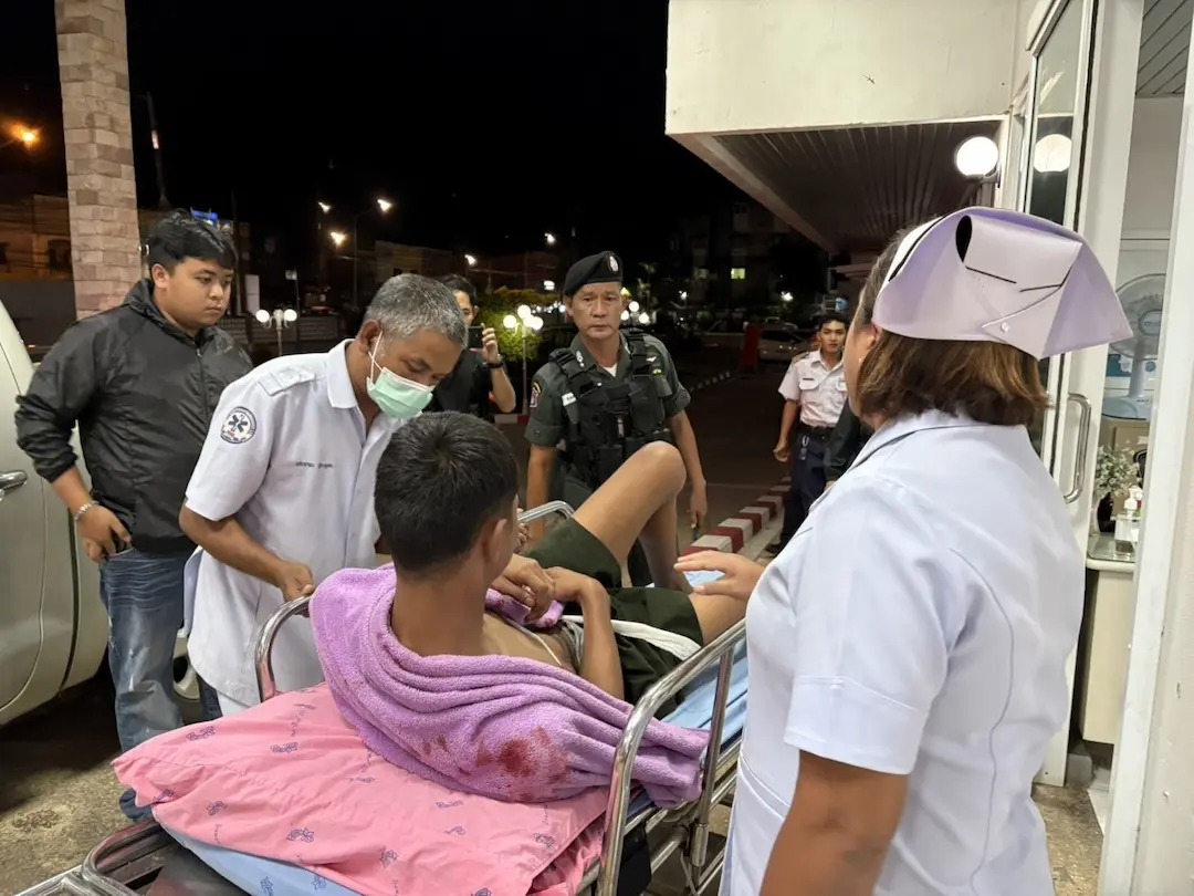 ReviewConcord's tweet photo. A police officer was shot and injured in an ambush by allege separatist at a border patrol police operational base in Kaluwo Nuea sub-district, Mueang Narathiwat district, Narathiwat at 8:15 PM on March 16.

#separatism #Thailand #southernThailand https://t.co/JF4YUWIGCV