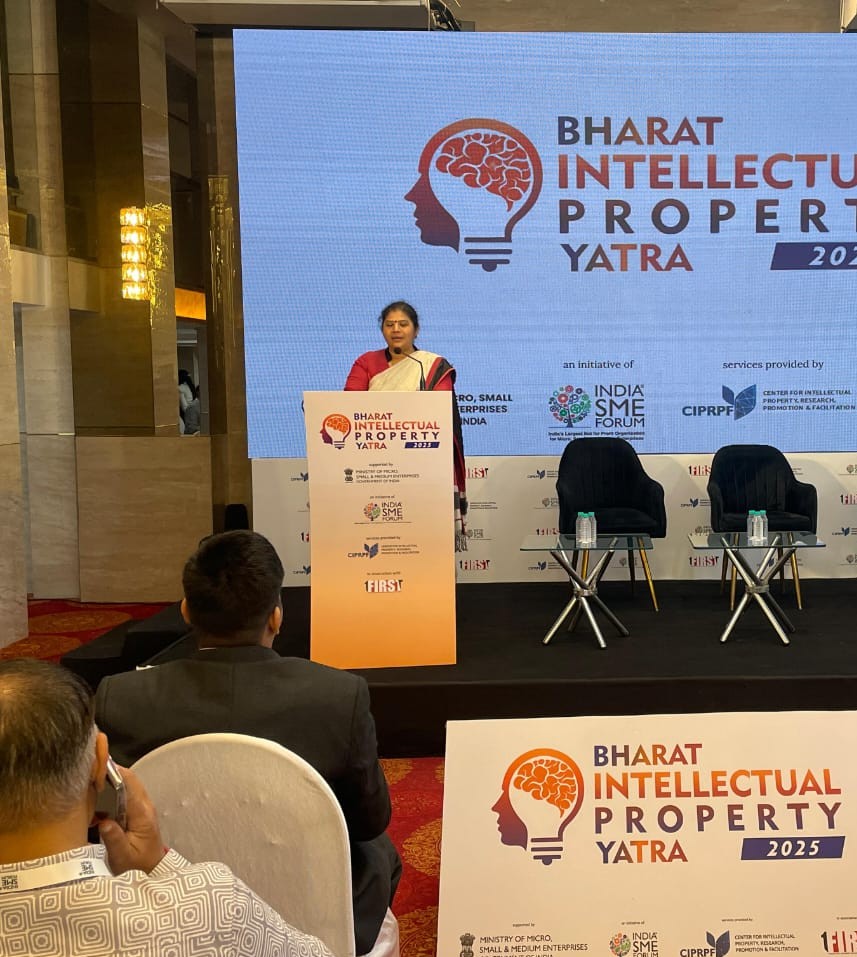 SMEForumIndia's tweet photo. Welcome Remarks by Ms. @SushmaMorthania, Director General, India SME Forum at Bharat Intellectual Property Yatra for MSMEs, supported by Ministry of MSMEs, Day 1 of the 2 day program in Thane.
#bharatipyatra #ipyatra #intellectualproperty #intellectualpropertyrights #msmes #msmeindia
