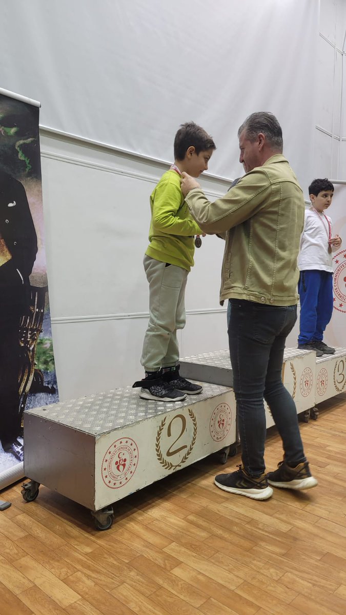 18 Mart Çanakkale Zaferi ve Şehitlerini Anma Günü sebebiyle düzenlenen satranç turnuvası'nda 3/D sınıfı öğrencimiz Anıl Topçu, 10 yaş altı kategorisinde il 2.si olmuştur. Tebrik ediyor, başarılarının devamını diliyoruz.