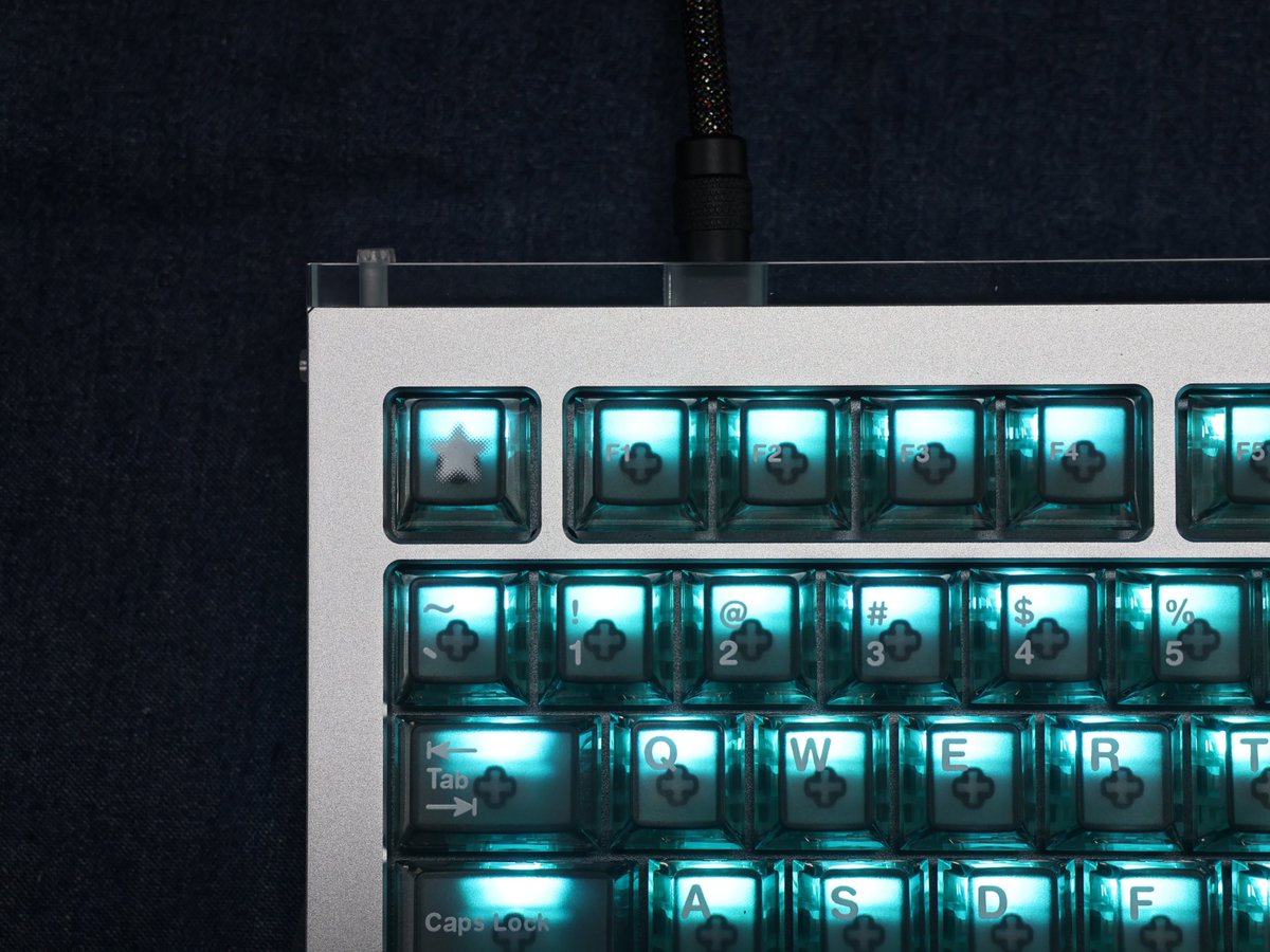 DrunkDeerKeeb's tweet photo. This set of PC transparent keycaps is super popular!🤩
The four sides are transparent, while the top is frosted, giving a high-end touching feel and an excellent shine through RGB effect!✨
Is this set of lil star keycaps your cup of tea?🌟
#drunkdeer #a75master #drunkdeera75ms #keycaps #gamingkeyboard