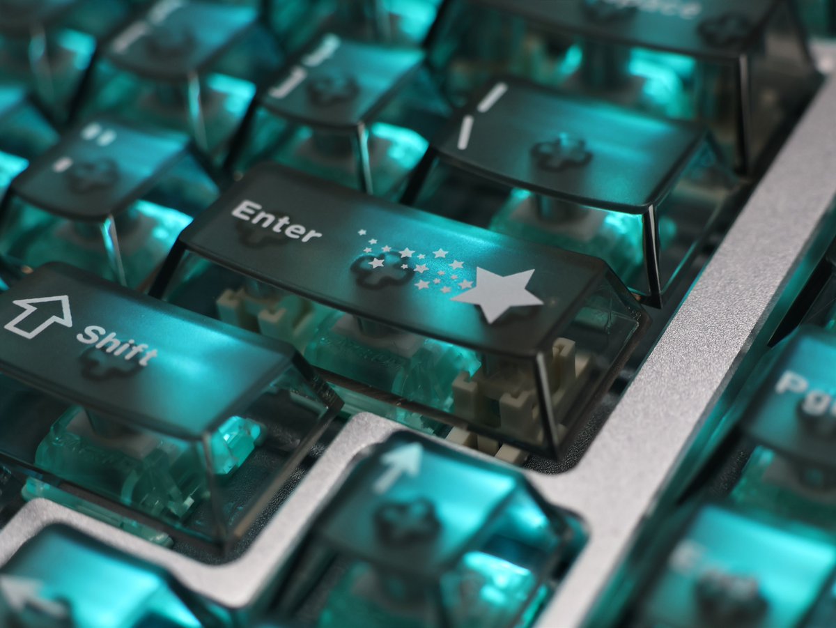 DrunkDeerKeeb's tweet photo. This set of PC transparent keycaps is super popular!🤩
The four sides are transparent, while the top is frosted, giving a high-end touching feel and an excellent shine through RGB effect!✨
Is this set of lil star keycaps your cup of tea?🌟
#drunkdeer #a75master #drunkdeera75ms #keycaps #gamingkeyboard